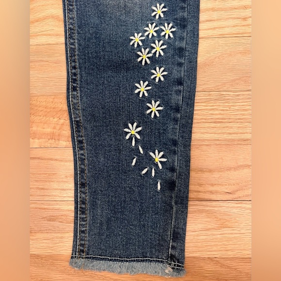 NWOT Desigual Exotic Jeans Flower Embroidery Daisy Floral Design Raw Hem - Picture 6 of 14